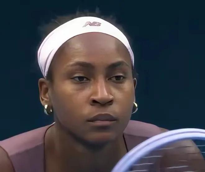 高芙无心恋战？10月7日，WTA1000中网女单第四轮爆出冷门，3号种子高芙