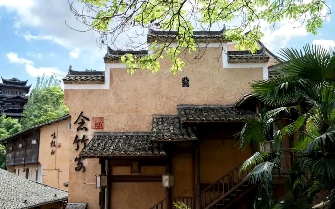 近日，一段关于江西上饶望仙谷美景的视频在外网爆火，收获大量网民点赞。然而，有账号