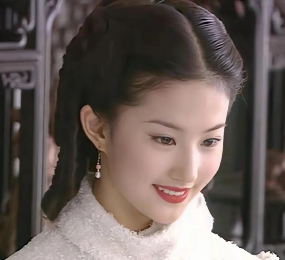 出演《金粉世家》的刘亦菲美丽动人出演《金粉世家》的董洁美丽动人演员刘亦菲自2