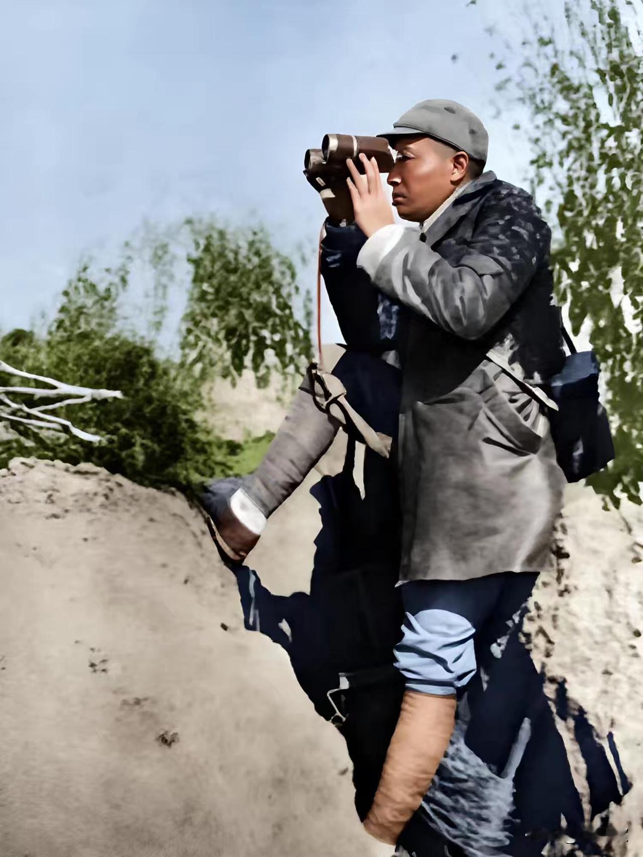八路军副总司令彭德怀在前线指挥徐肖冰摄1940年10月30日，在百团大战第