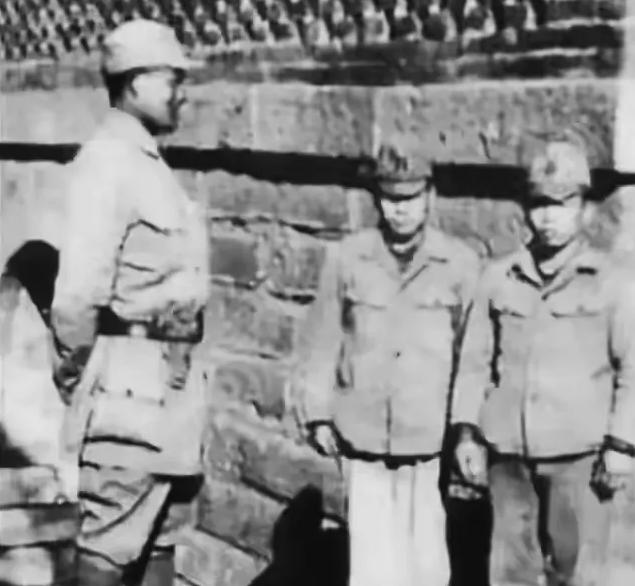 1938年，桂军189师师长俘虏了两名日军，看着日军矮小的身材，师长灵机一动，想