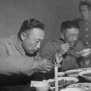 1952年，残军师长李国辉来到曼谷，看到李弥夫妇在这里挥霍无度，就连给服务生的小