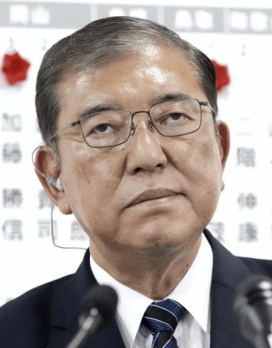 中国9.3阅兵在即，日本却决定打破惯例，首相石破茂做了一件他前任们30年来都不敢