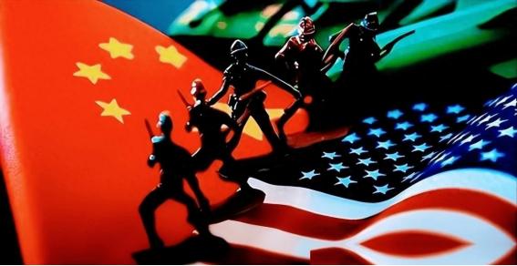 万斯曾暗示中国，如果不接受关税，就考虑战争。话音未落，中国学者高志凯就在国际辩论