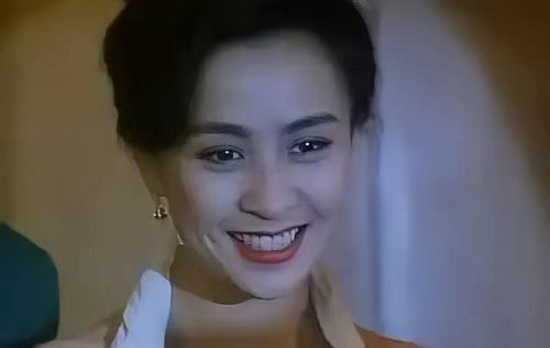 都说曾华倩美丽，的确是美丽，可刘嘉玲也不错啊，年轻的刘嘉玲也很美丽的！我一直觉得