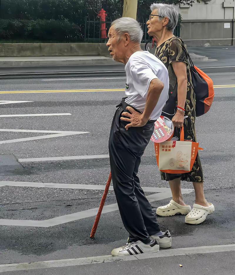 大爷这鞋多少有点不合脚