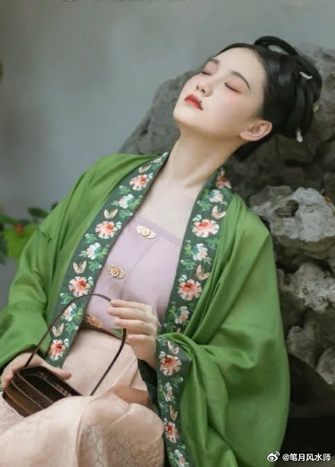 10个信号暗示你心脏可能出了问题：1.心悸：这是心脏疾病最常见的症状之一，可能