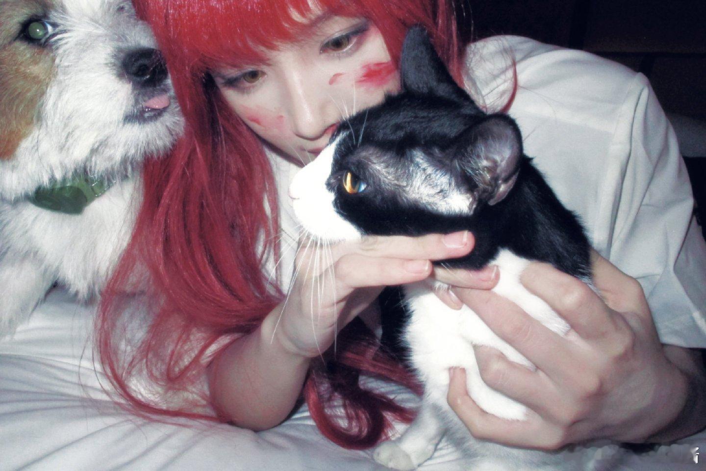 卢昱晓噜噜晓紧急挽回形象ing[爱心]此女美得已不知天地为何物了，简直