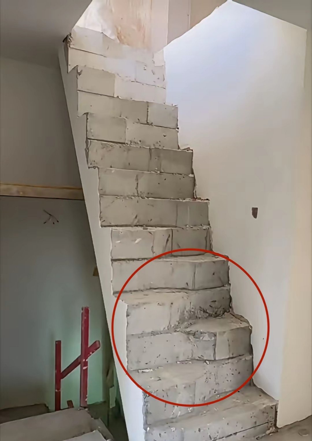 这楼梯占用面积比较小，大家觉得这设计得怎么样呢？