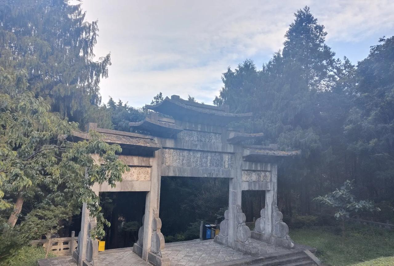 巴基斯坦一发现石油立马去找千里之外的老美一起开发，不是找传说中的大哥我们。所以，