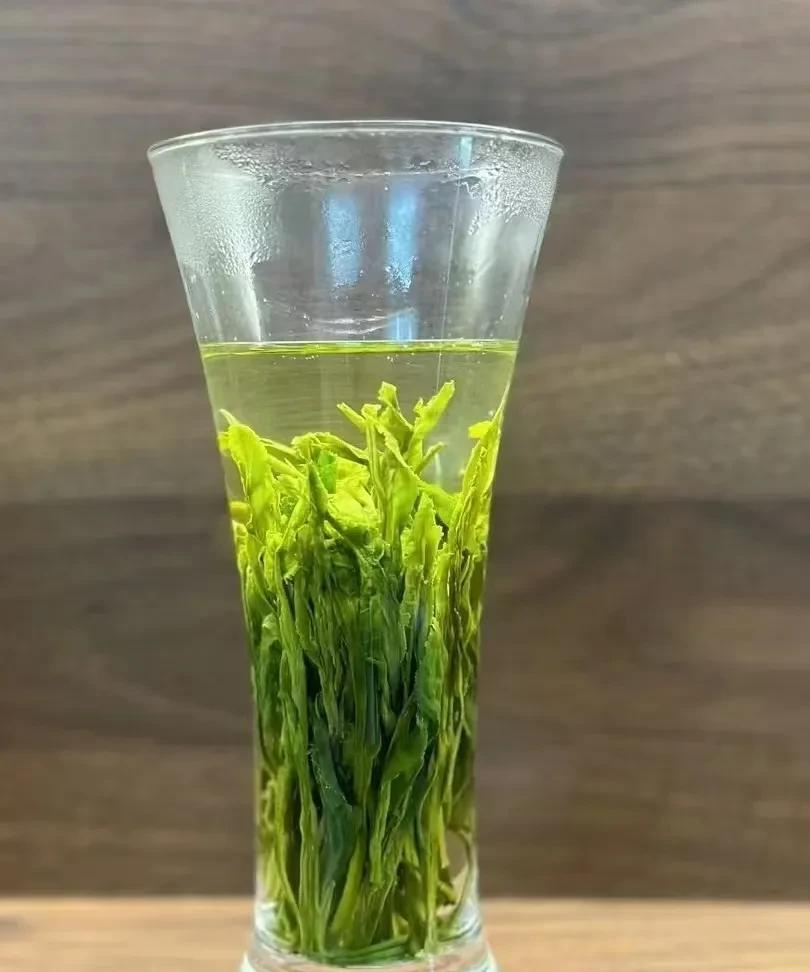 我发现一个问题，要是你日子过得挺不错，有钱又有闲，四处旅游，吃的喝的都是好的，开
