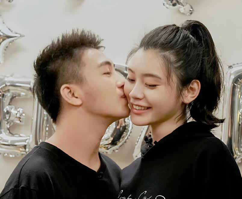 奚梦瑶估计现在都睡不着了她怎么也没有想到自己的老公何猷君，竟然不