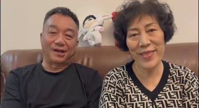 乔任梁母亲也病倒住院，此刻真的好想念贴心儿子前两天，乔任梁65岁的父亲，因为吃