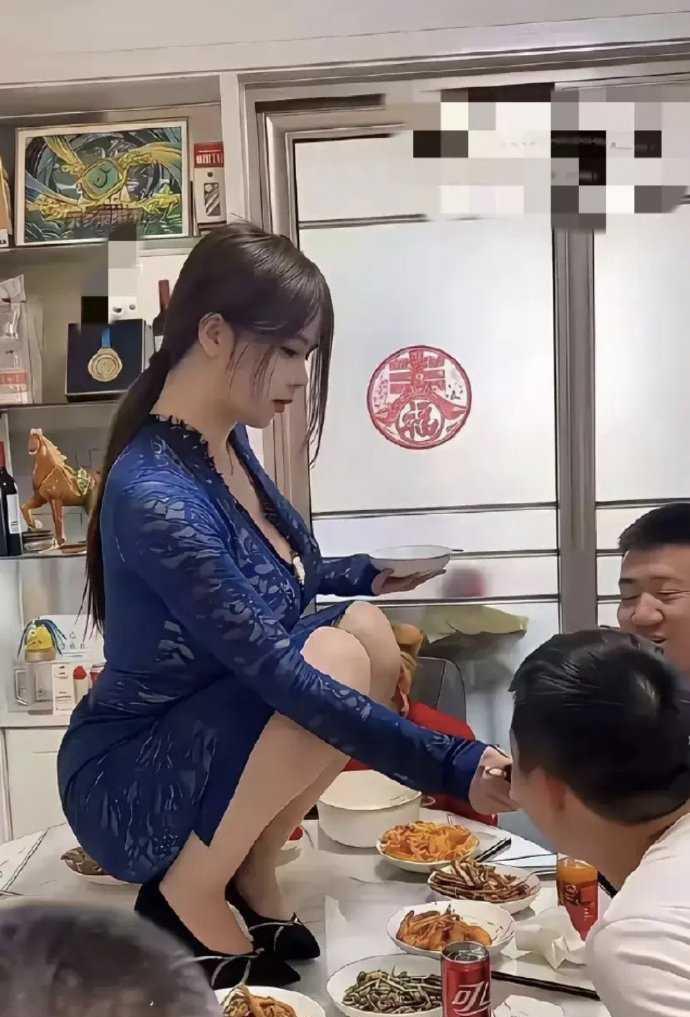 这么大的人怎么还要喂着吃