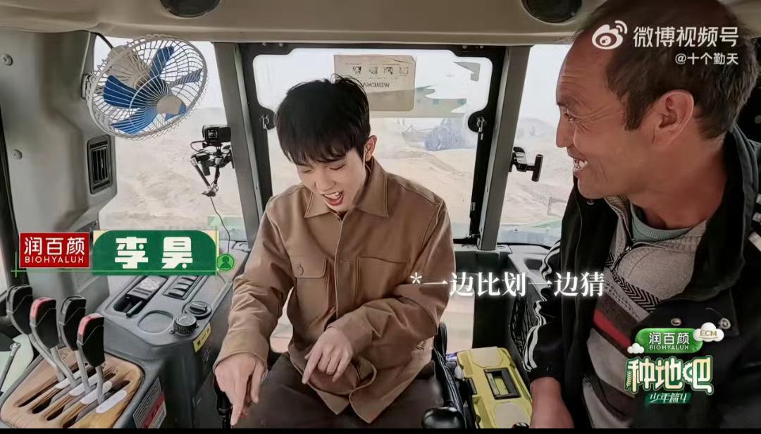 十个勤天沙漠上的愚公移山整整十八万棵梭梭树，光脑补种树画面都觉得手酸，很难想象要