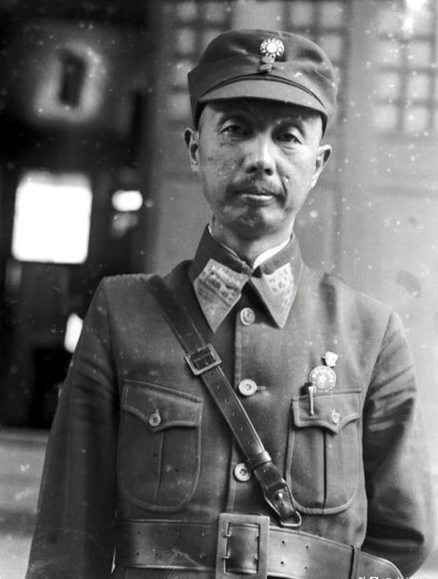 1937年，蒋介石准备委任何键为东战场战区副司令长官，负实际指挥作战的责任，何健