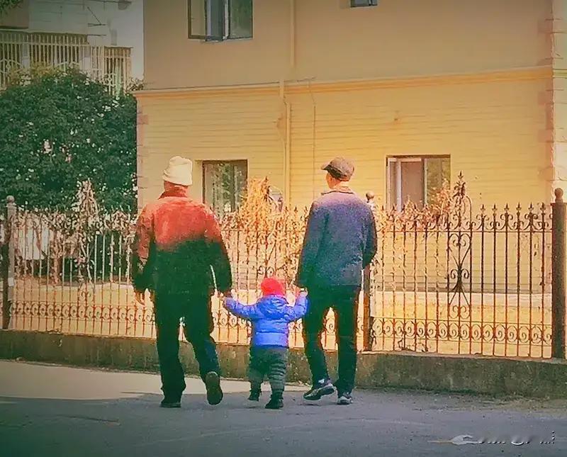 爸妈的“退休钱包”里，藏着一场不动声色的亲情暗战01先别急着塞红包！北京回龙