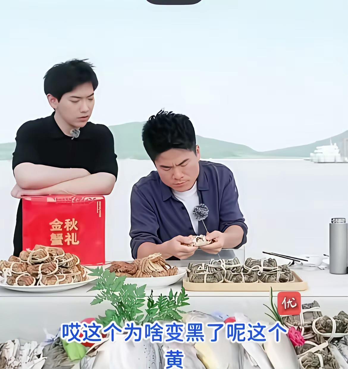 董宇辉最近一次直播卖螃蟹，开了螃蟹壳发现质量不好，直接敲了两下包装盒霸气宣布换商