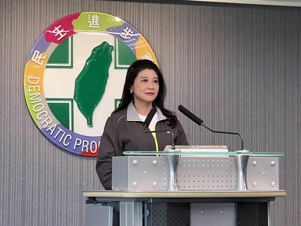 民进党“立委”兼发言人林楚茵今天表示，当国民党副主席李乾龙被媒体问及座车是否被民