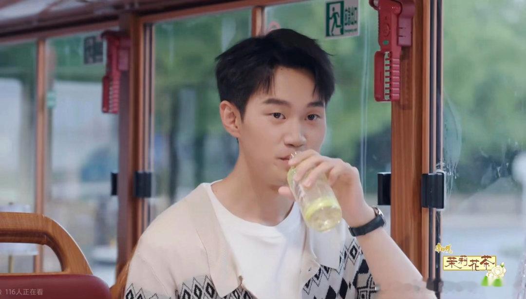 为什么心动9女生选陈鹤文的，也必选崔译航之前笔记的评论区就有人说陈鹤文和崔译航两