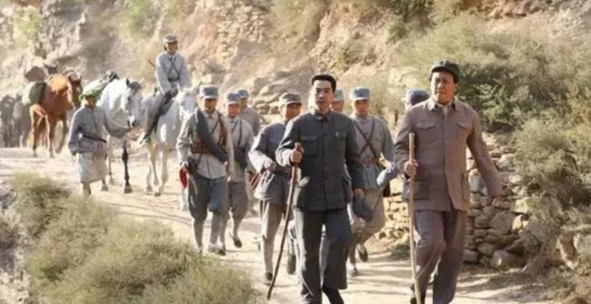 1936年，红军走过了长征来到陕北，很多人奇怪，明明在这一路上都有敌人的“围剿”