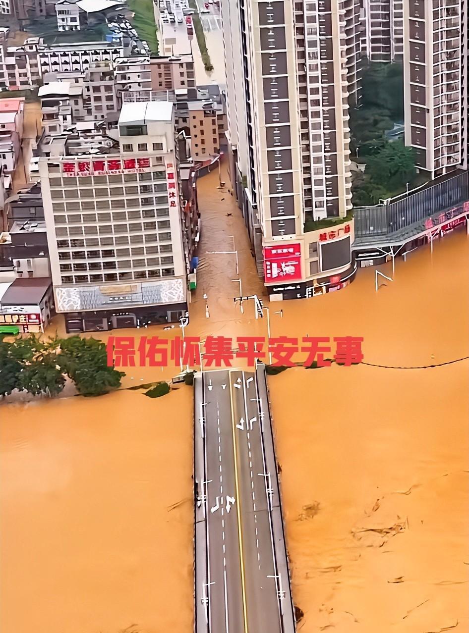 广东怀集遭遇百年一遇的洪水，带给了我们哪些启示！第一，人类在大自然面前实在是太