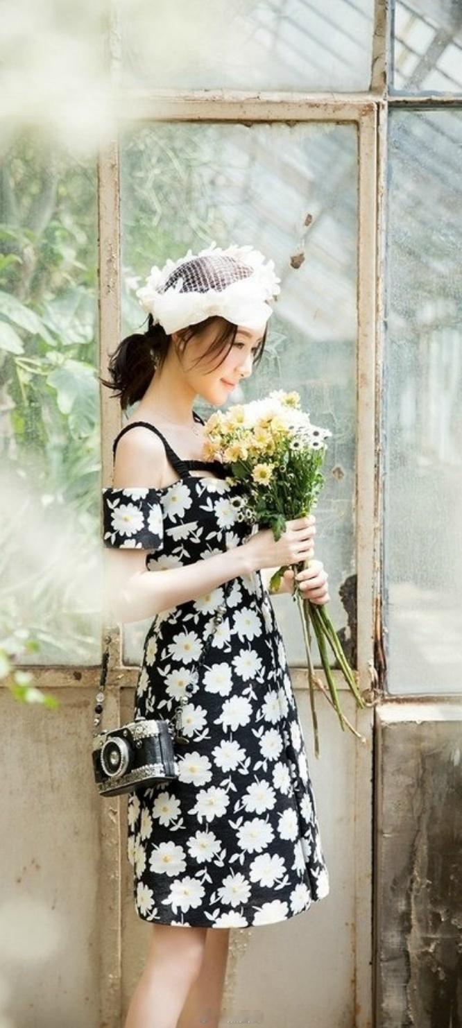 舒畅姐姐的一组夏日小清新穿搭。舒畅