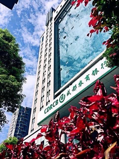 成都第二家万亿级银行诞生。成都农商银行在刚刚结束的2025年资产规模成功突破