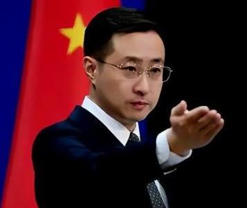 美国专家放狠话称，中国若动武收回台海，西方或冻结中国海外3.2万亿美元资产，但他