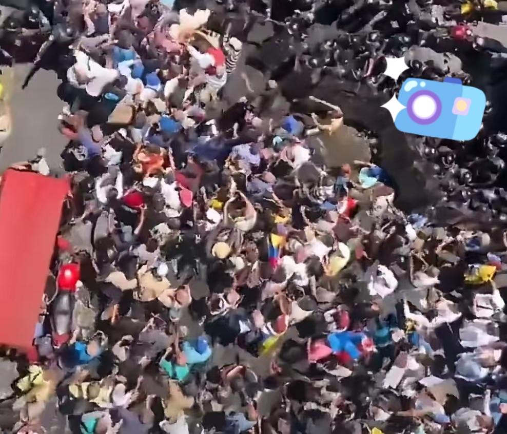 委内瑞拉彻底乱套了！民众直接冲进总统府，场面彻底失控！罗德里格斯以为靠着美国撑腰