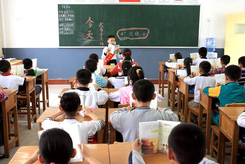 小学语文老师能教初中，初中语文老师真的教不了小学？跟同行聊起一个现象：小学语