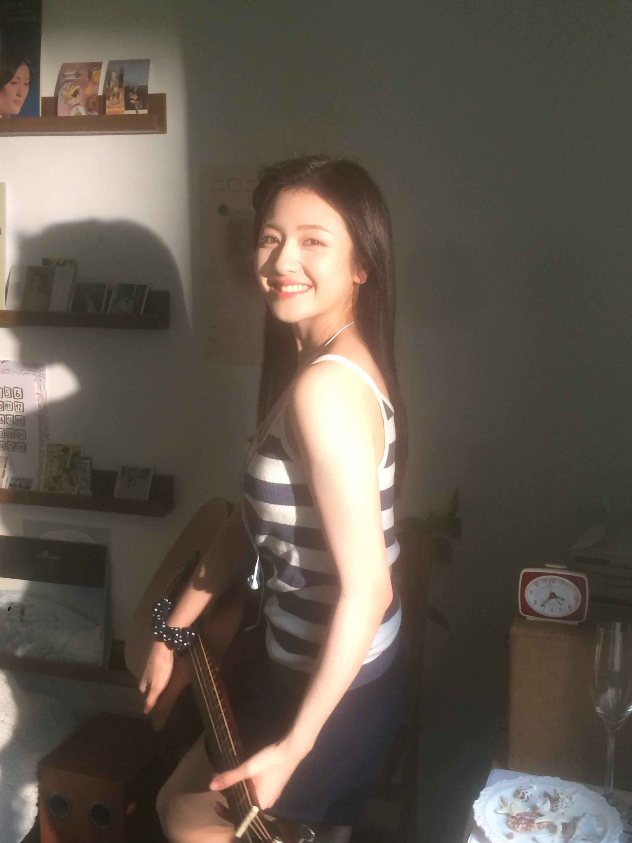 李兰迪李兰迪美得每一张都是屏保李兰迪好浓的女友感李兰迪七夕解锁温柔居家风，老式收