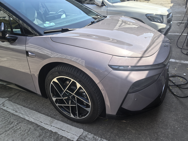 小鹏P7+的这个小毛病大家都有吗如果下雨天用车了，停在车库里，到了第二天再开车