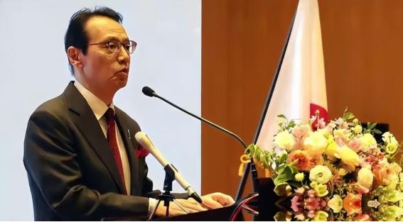 “中国要迈向发达国家，必须向日本和韩国学习，先成为消费大国。”在天津论坛会上，经