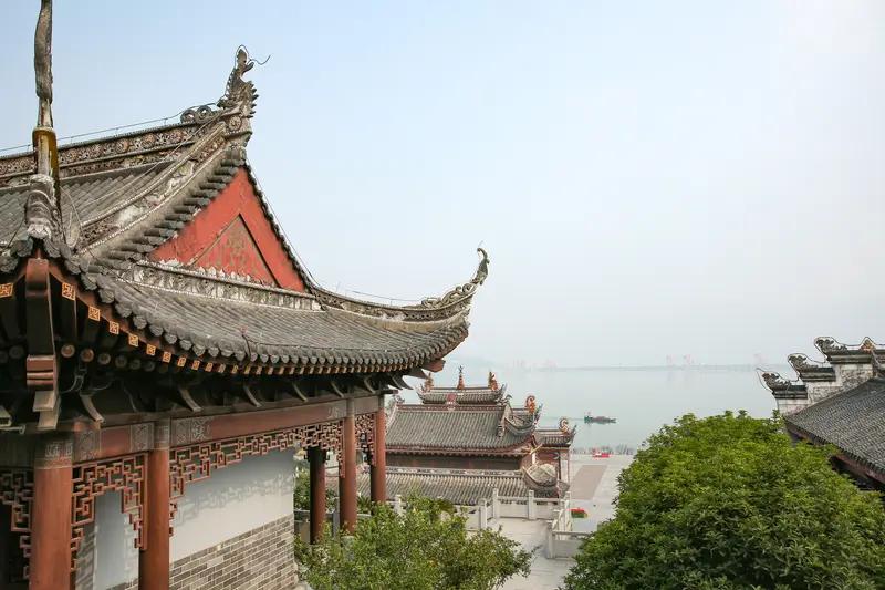 今天是8月13日，台风“白海豚”对湖北的影响已近尾声。今日，我要特别表扬一下“白
