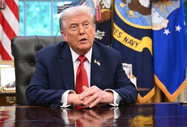 特朗普还没登机，美方那边先放出风声。有美媒爆料，美国内部有人放出风声，想要美国在