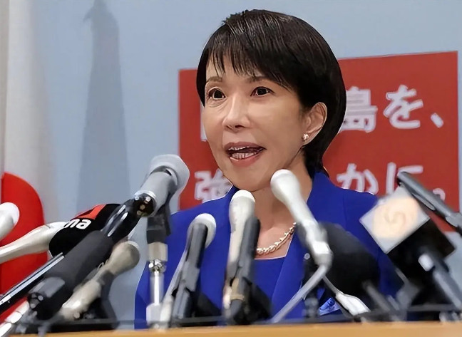 高市早苗称愿与中方对话，然后北京提了一个要求，日本上下都沉默了！高市早苗在白宫举
