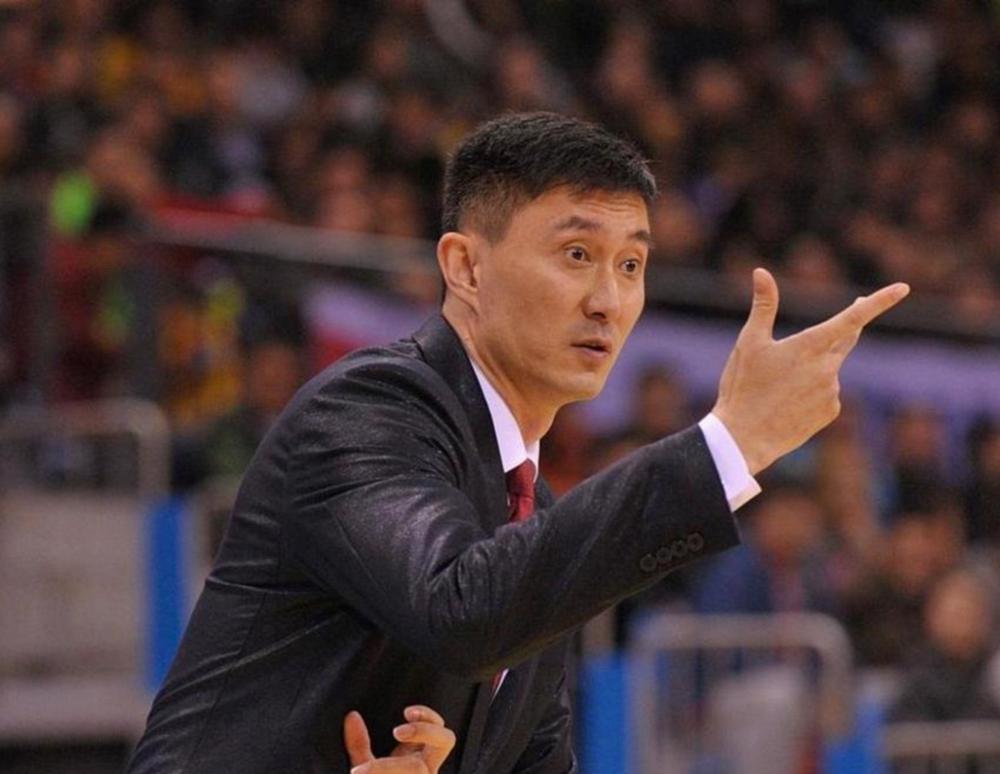 广东队更衣室真？季后赛生死关头，几个主力敢当着杜锋的面“演”，球迷的骂声已经戳到