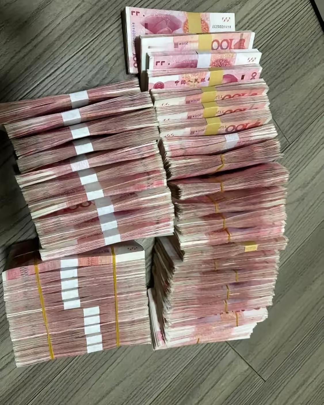 普通家庭存20万挺值得骄傲的。现在物价飞涨，生活成本高，30-50岁养家的主