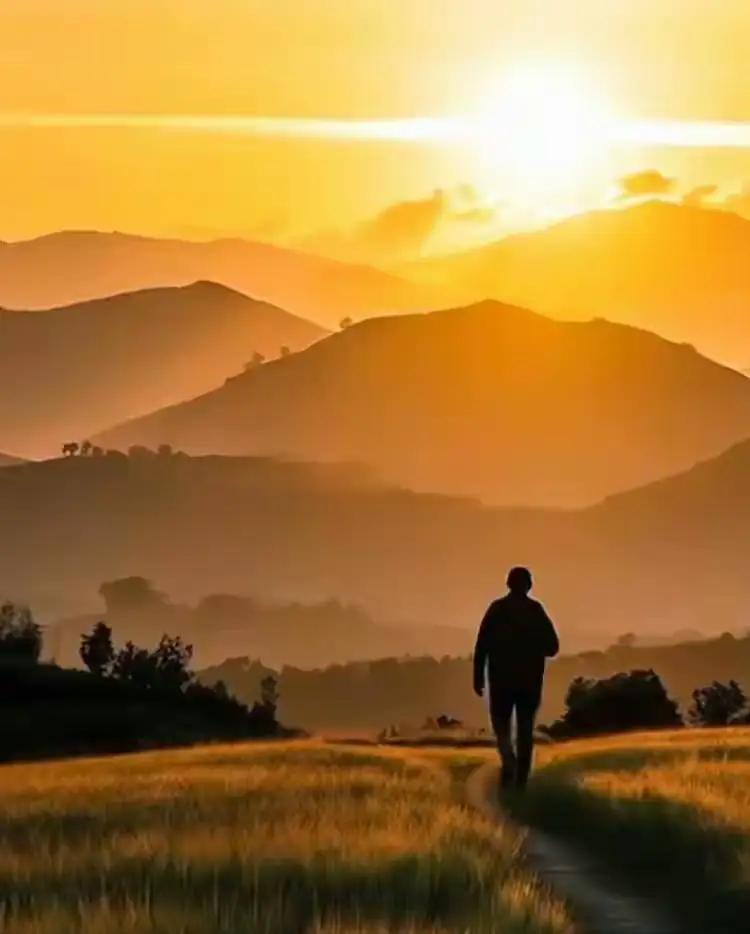 昨天我弟结婚，新娘子要18000上车费，弟说回家拿，结果一去不回。新娘子下车