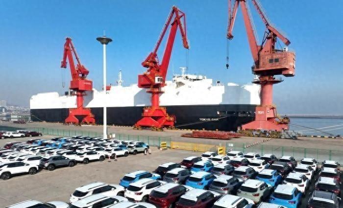 国内卖不动，国外抢着要。一季度中国车市的数据出来了：国内销量跌了20.3%，出口