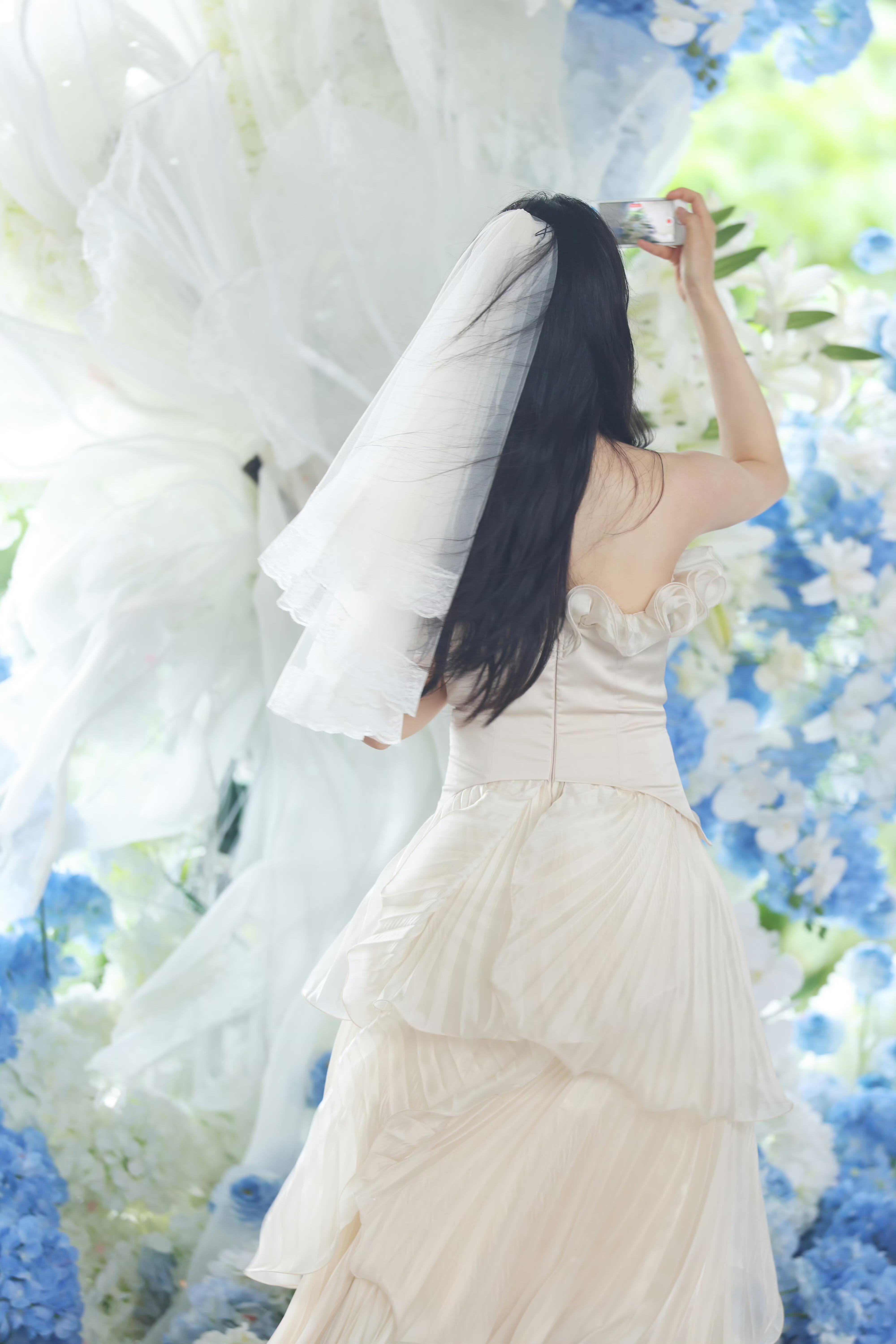 张婧仪代苗靖端水张婧仪说平行世界的苗靖一定会很幸福，她真的懂苗靖，也真心疼她，演