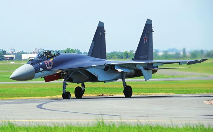 每天认识一件兵器俄罗斯Su-35“侧卫”E战斗机机身长度：21.9米机身高度：