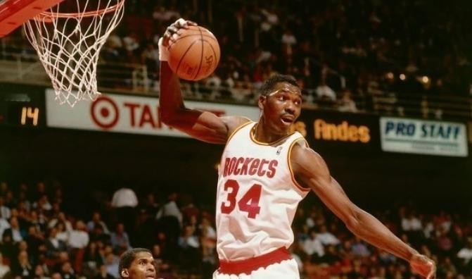单核夺冠有多难？NBA80年历史，仅有这四人能做到！1：奥拉朱旺（94-95赛