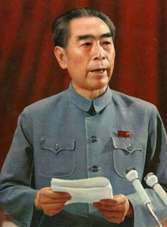 1957年，周总理在杭州楼外楼宴请到访的外宾，刚咬了一口糖醋丸子，脸色一下变了，