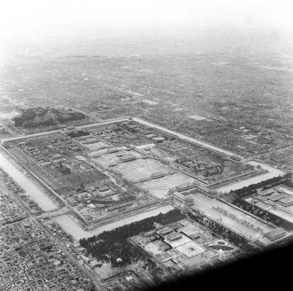 故宫的全貌与故宫博物院图一:七十三前年故宫全貌（1952年）