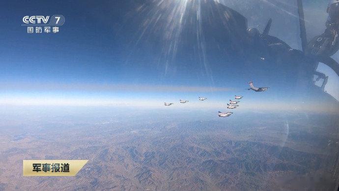 八一飞行表演队直飞新加坡，运油20空中加油保障