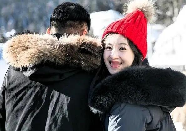 章泽天和老公手挽手现身达沃斯论坛，其实每次有大场合，她都会出现，他老公还是很看重