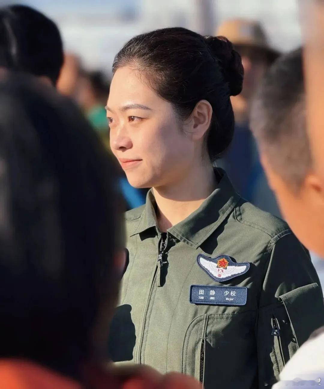 祝福这对双军人！家喻户晓的95后少校军官J16战机飞行员田静，其老公杨文康是陆军