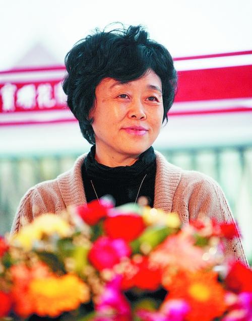 江苏女排史上最优秀的球员是谁?江苏女排队史最优秀的球员，公认有三位传奇：孙晋芳、